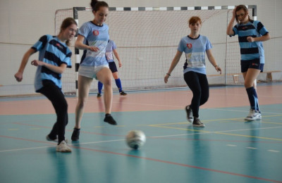 III Mikołajkowy Turniej Dziewcząt w Halowej Piłce Nożnej o Puchar Dyrektora OSiR Szkoły gimnazjalne i ponadgimnazjalne
