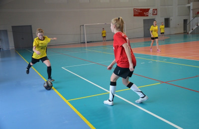  IV Mikołajkowy Turniej Dziewcząt w Halowej Piłce Nożnej o Puchar Dyrektora OSiR