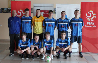 Uczestnicy piłkarskiego turnieju juniorów młodszych