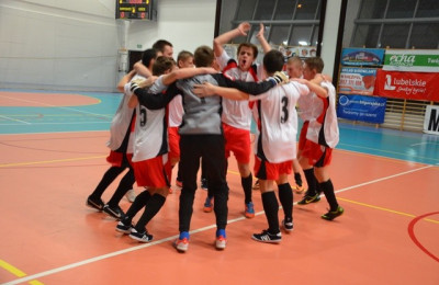 Juniorzy młodsi Gromu Różaniec zdobyli Puchar Dyrektora OSiR